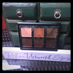 NEW. Anastasia Beverly Hills.